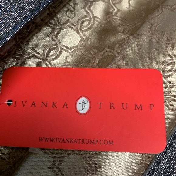 Ivanka Trump Silver Chrome Clutch New With Tags - Picture 10 of 11